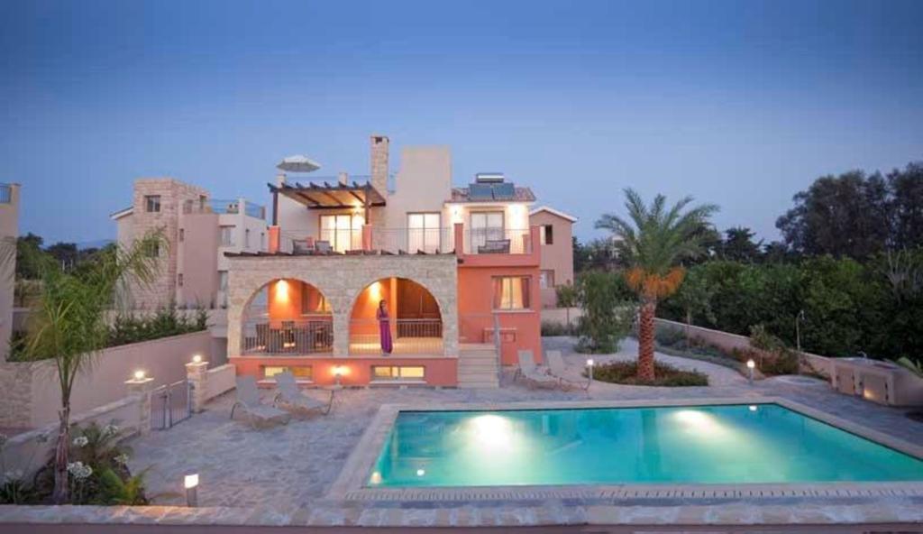 Villa Saraliana Sandy Beach Villas - Heated Pool - Jacuzzi - Private Beach Area Polis ห้อง รูปภาพ